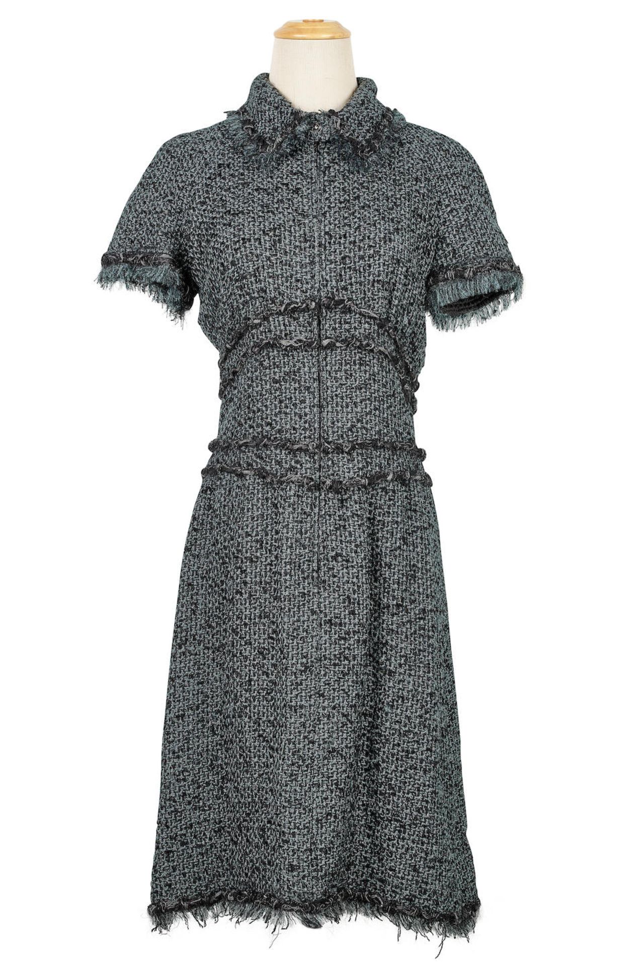 CHANEL: BLACK AND GREY TONAL KNOTTED TRIM SHORT SLEEVES TWEED DRESS WITH FRINGED COLLAR