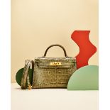 HERMÈS: GRIS TOURTERELLE SHINY ALLIGATOR MINI KELLY II WITH GOLD HARDWARE (Includes strap, ...