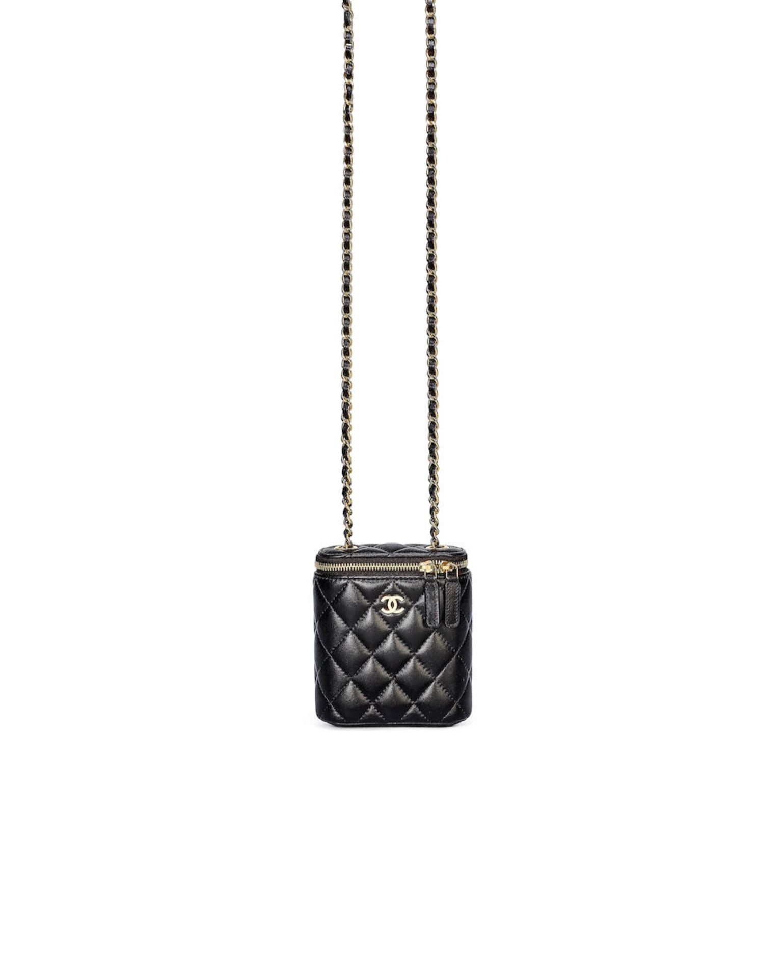 CHANEL: BLACK MATELASSÉ LAMBSKIN QUILTED VANITY CASE WITH GOLD TONED CHAIN (Includes origin...