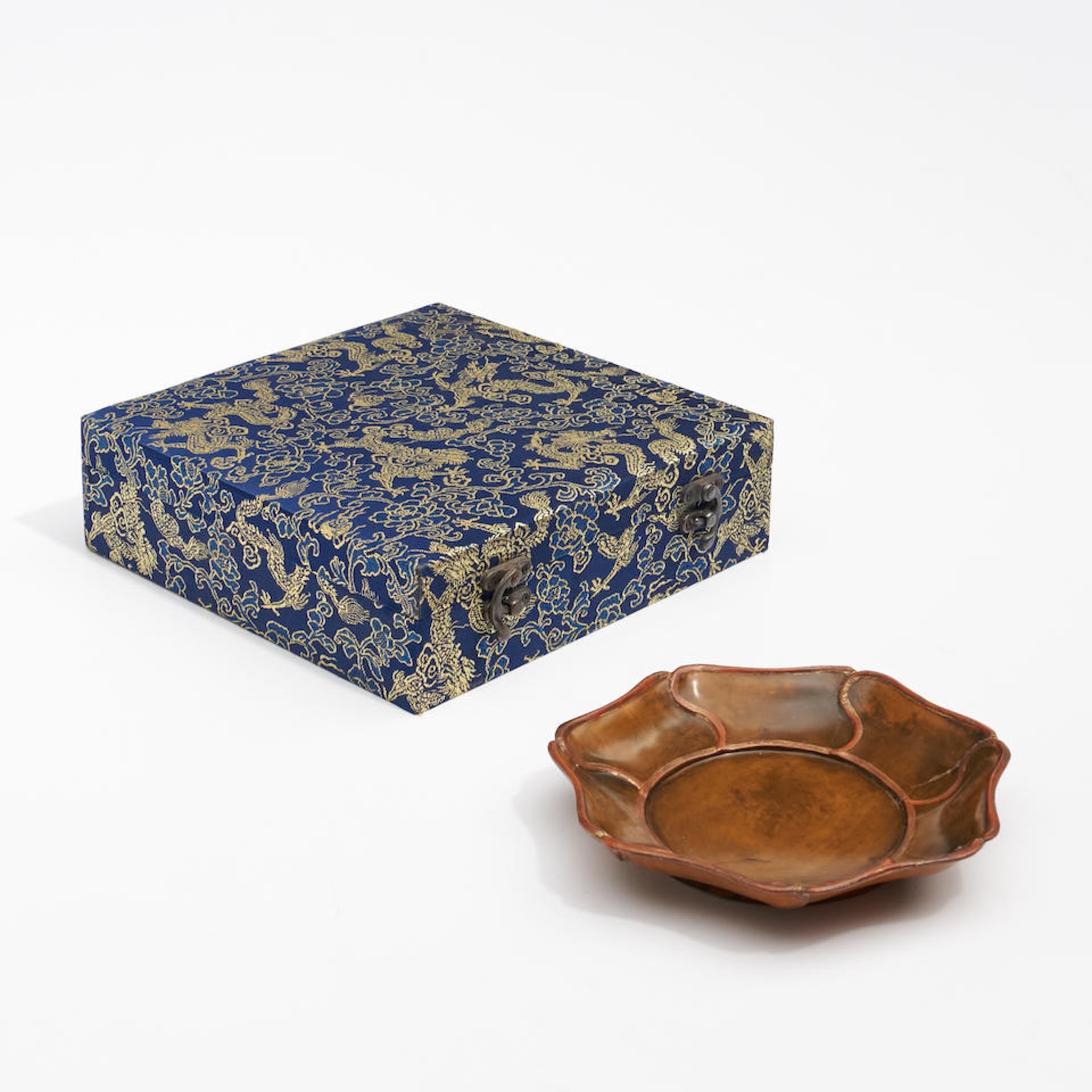 A LIGHT BROWN-LACQUERED MALLOW-FORM DISH - Image 2 of 2