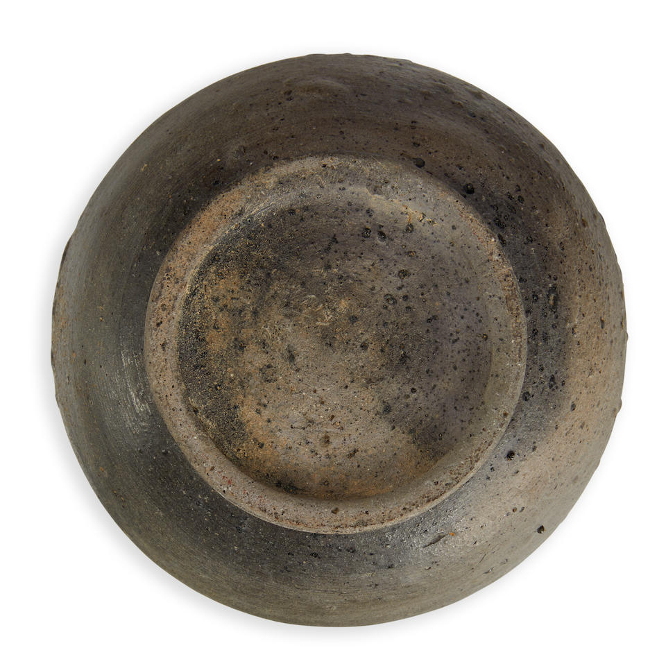 AN ASH-GLAZED STONEWARE BOTTLE-FORM BURIAL JAR - Image 2 of 4