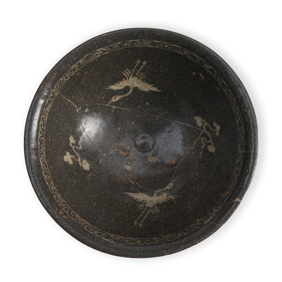 A WHITE/BLACK SLIP-INLAID SANGGAM CELADON BOWL - Image 4 of 4