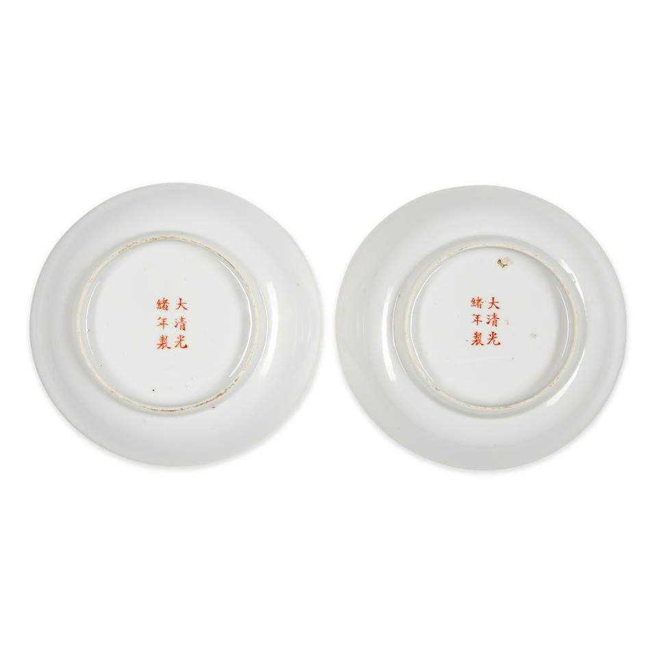 A PAIR OF FAMILLE ROSE 'FLOWER' DISHES - Image 3 of 3