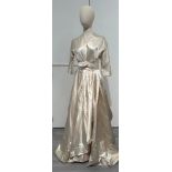 Maggy ROUFF, Collection Haute Couture, circa 1955. Robe de mariée en soie ivoire.