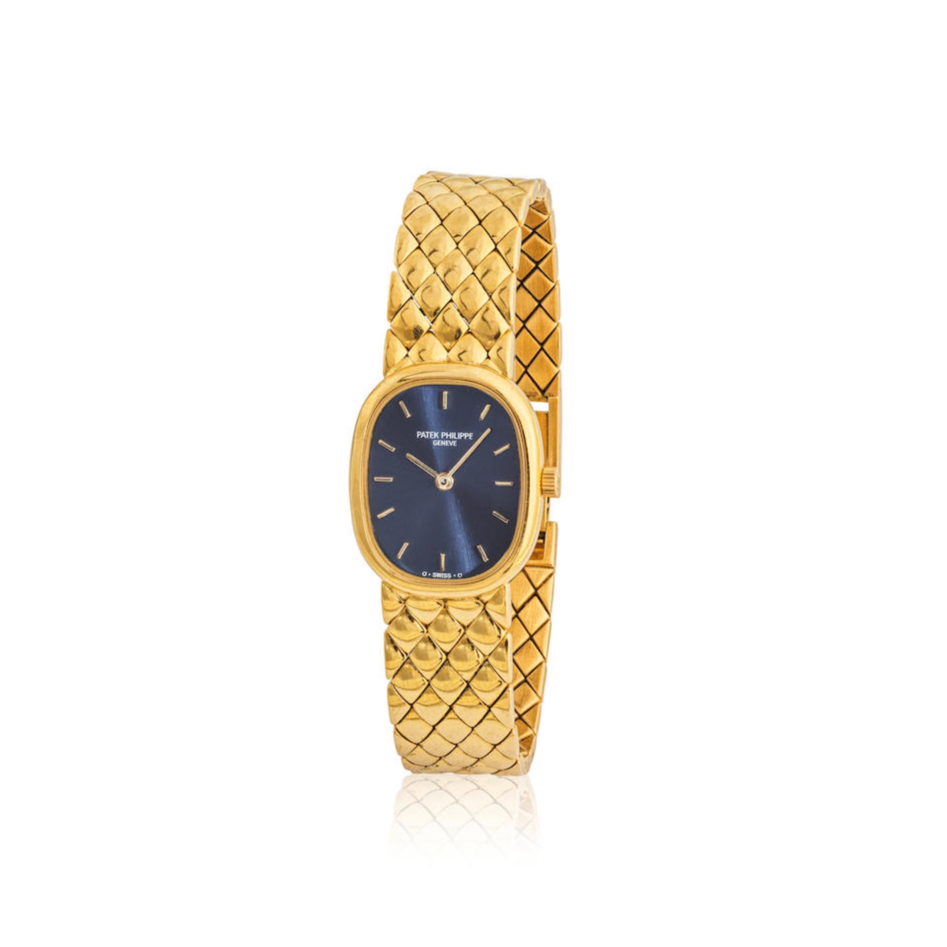 Patek Philippe. A fine lady's 18K gold quartz bracelet watch Patek Philippe. Belle montre de dam...