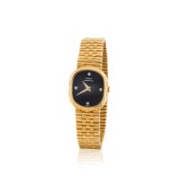 Piaget. A fine lady's 18K gold quartz bracelet watch Piaget. Belle montre de dame en or jaune 18...