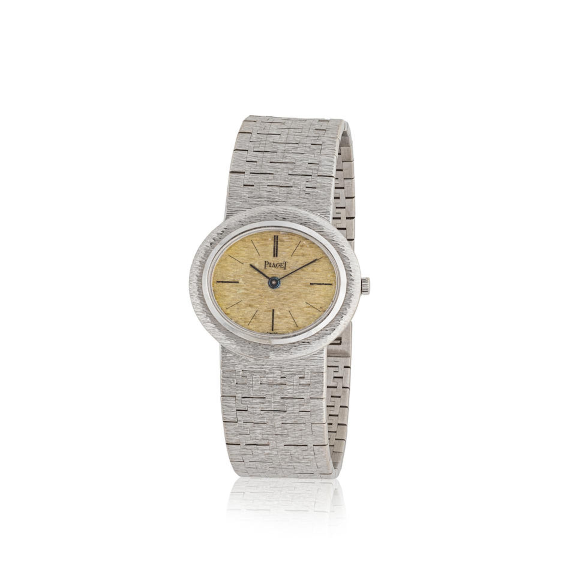 Piaget. A fine lady's 18K white gold manual wind bracelet watch Piaget. Belle montre bracelet de...