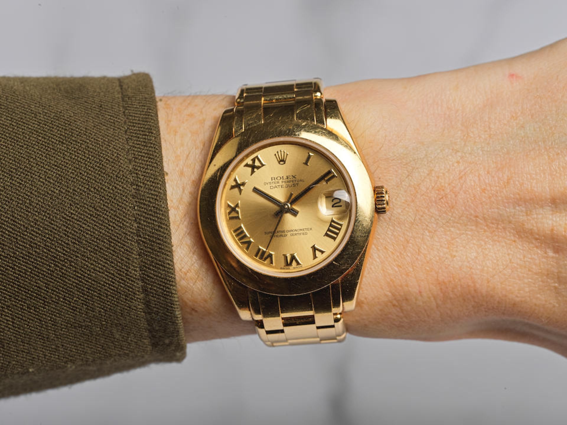 Rolex. A mid size 18K gold automatic calendar bracelet watch Rolex. Montre bracelet en or jaune ... - Image 3 of 3