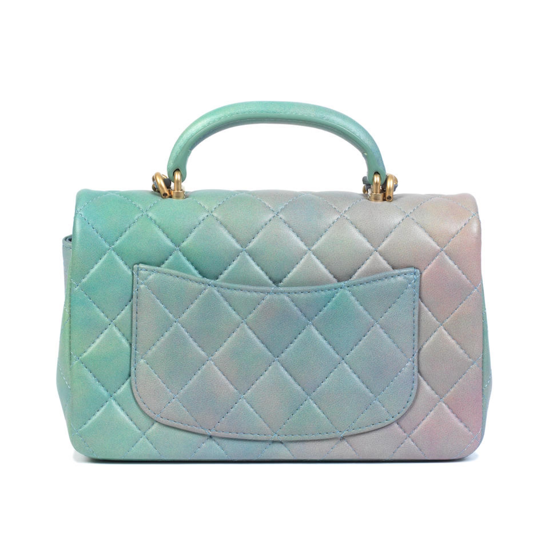 Virginie Viard for Chanel: a Green Ombre Lambskin Mini Top Handle Shoulder Bag Spring/Summer 202... - Bild 2 aus 3