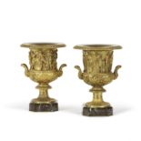 Paire de vases Medicis en bronze dor&#233;, milieu du XIXe si&#232;cleA pair of gilt-bronze Medi...