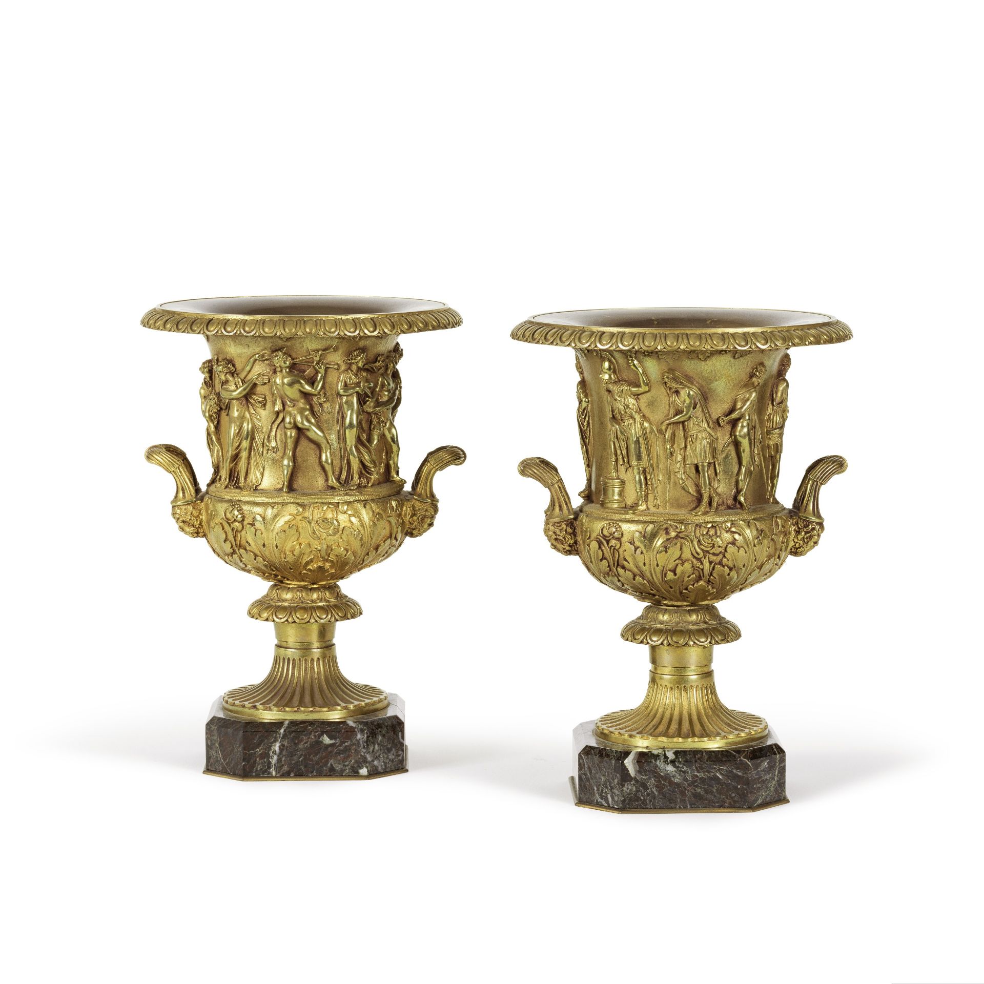 Paire de vases Medicis en bronze dor&#233;, milieu du XIXe si&#232;cleA pair of gilt-bronze Medi...