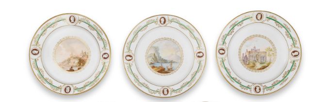 Trois rares assiettes napolitaines, Real Fabbrica Ferdinandea, du service Farnese, circa 1784-88...