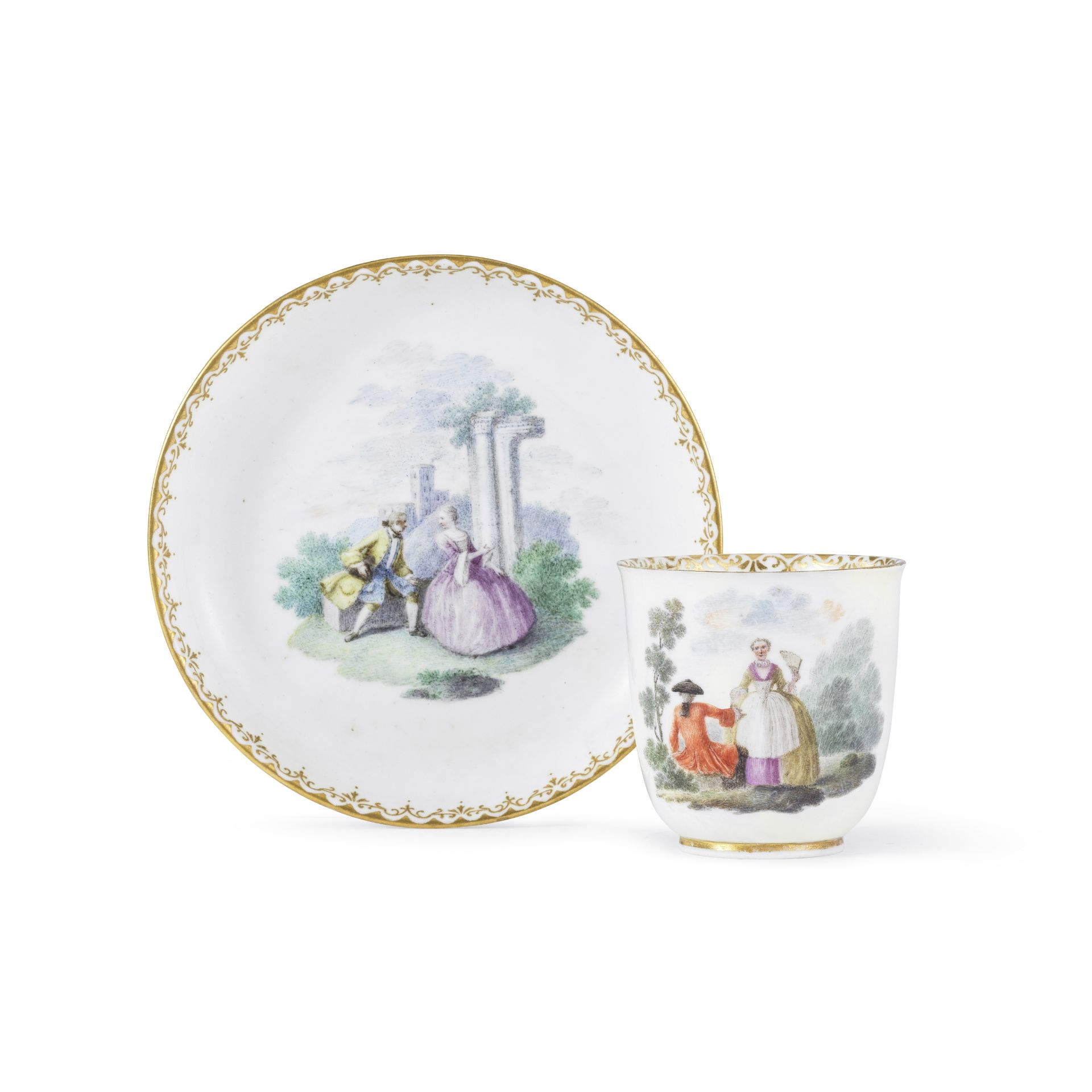 Tasse et sous-tasse de Capodimonte, circa 1750A Capodimonte cup and saucer, circa 1750