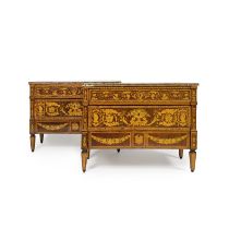 Paire de commodes nord-Italiennes en marqueterie d'amarante, bois citronnier, bois teint&#233; v...