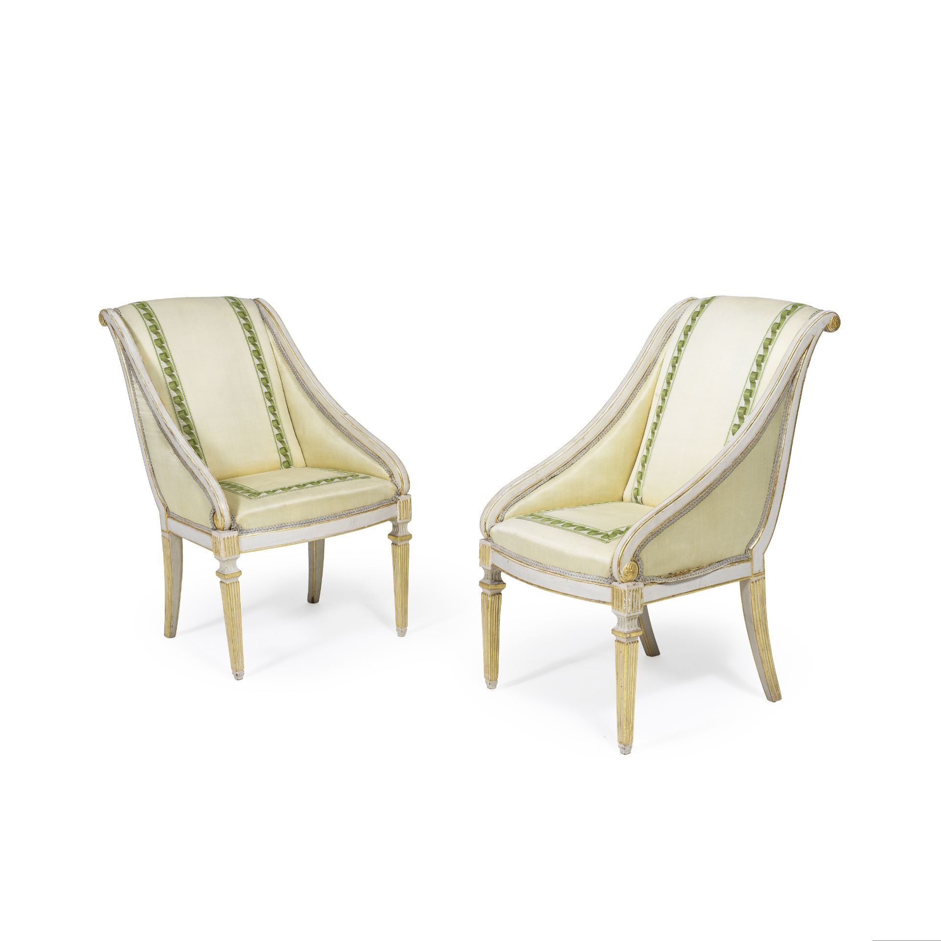 Paire de petits fauteuils en bois relaqu&#233; blanc et dor&#233; italiens, Naples du XIXe si&#2...