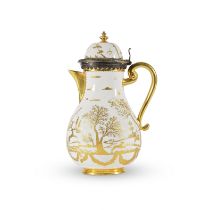 Rare cafeti&#232;re &#224; d&#233;cor Hausmaler et mont&#233;e en vermeil, Meissen circa 1725A r...