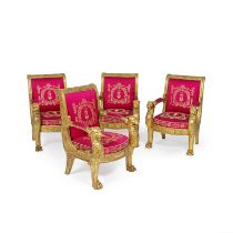 Importante et rare suite de quatre larges fauteuils d'apparat &#224; ch&#226;ssis en bois dor&#2...