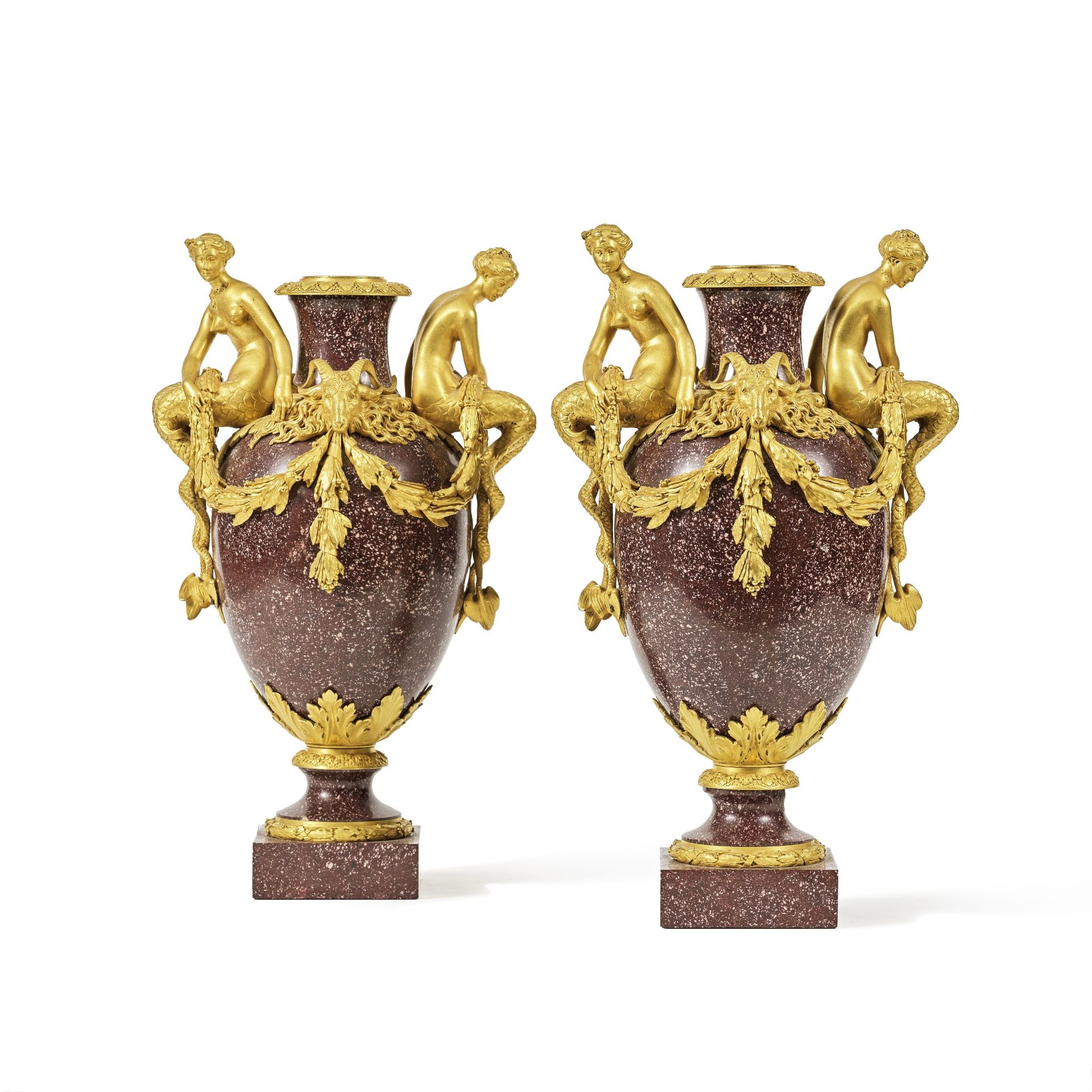 Paire de vases de style Louis XVI en porphyre, ornementation de bronze dor&#233;, XIXe si&#232;c...