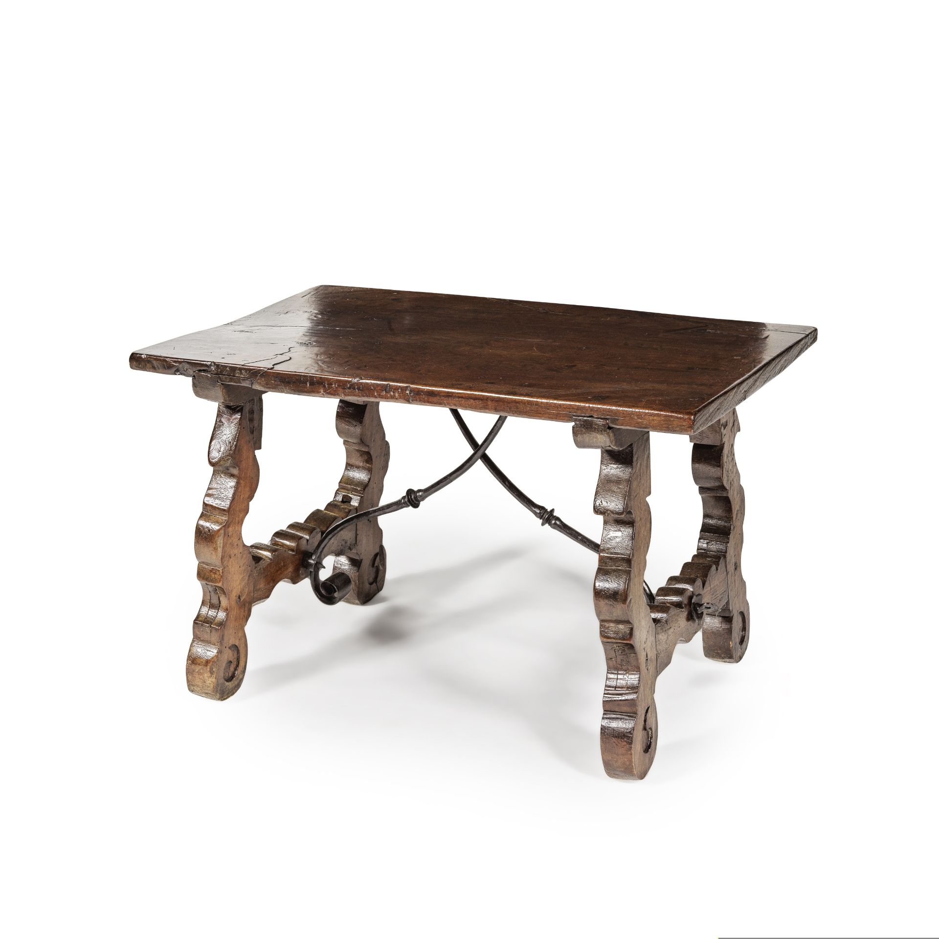 Petite table basse italienne en noyer et fer forg&#233;, en partie XVIIe si&#232;cleAn Italian w...