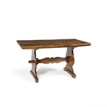 Table de r&#233;fectoire italienne en noyer, en partie XVIIIe si&#232;cle et &#233;poque post&#2...