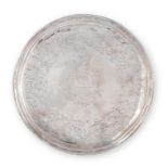 Plat de pr&#233;sentation rond sur pi&#233;douche en argent, Dublin 1706-1707 An Irish silver fo...