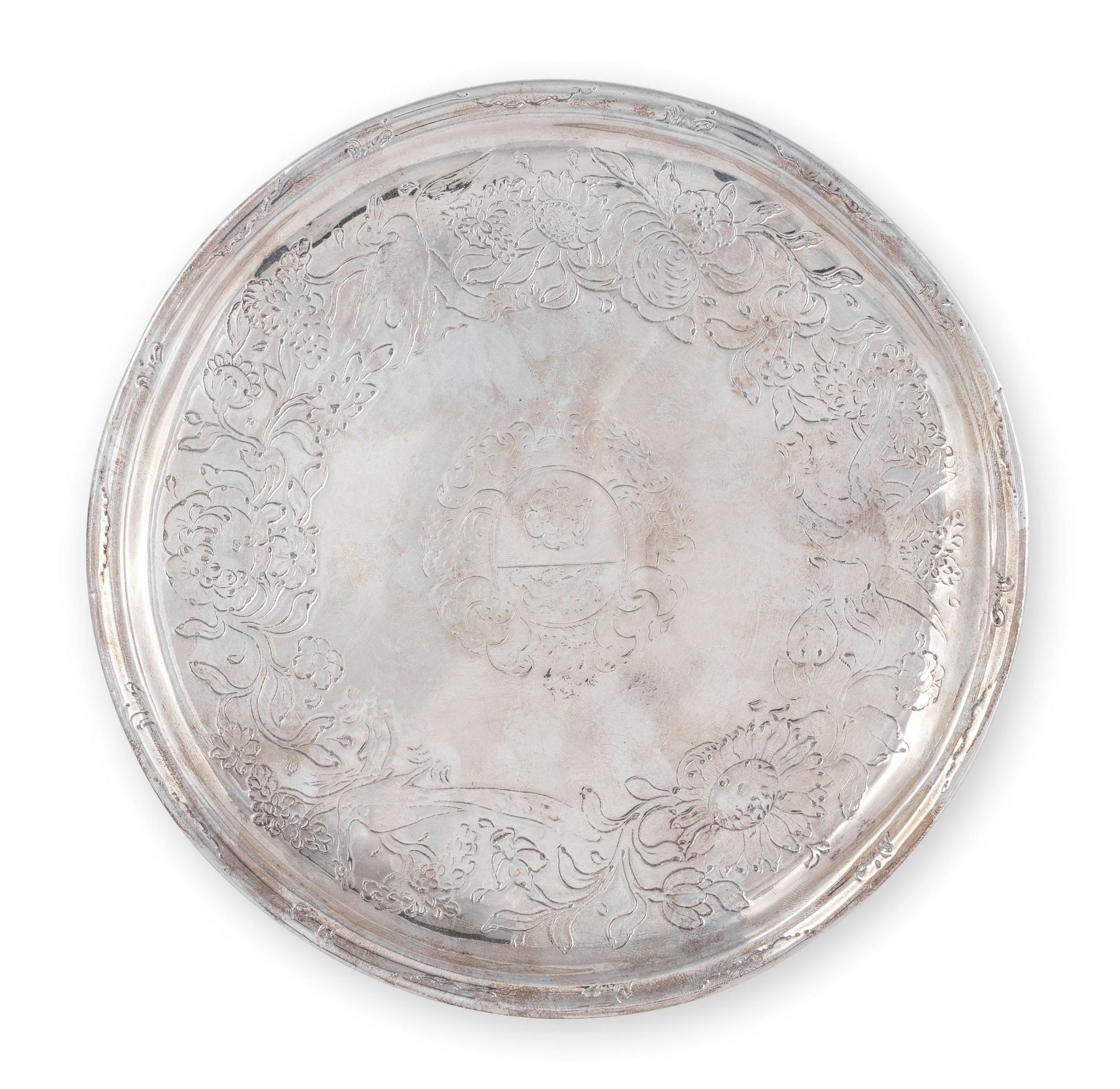 Plat de pr&#233;sentation rond sur pi&#233;douche en argent, Dublin 1706-1707 An Irish silver fo...