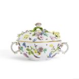 &#201;cuelle couverte &#224; deux anses en porcelaine de Meissen, circa 1745A Meissen two-handle...