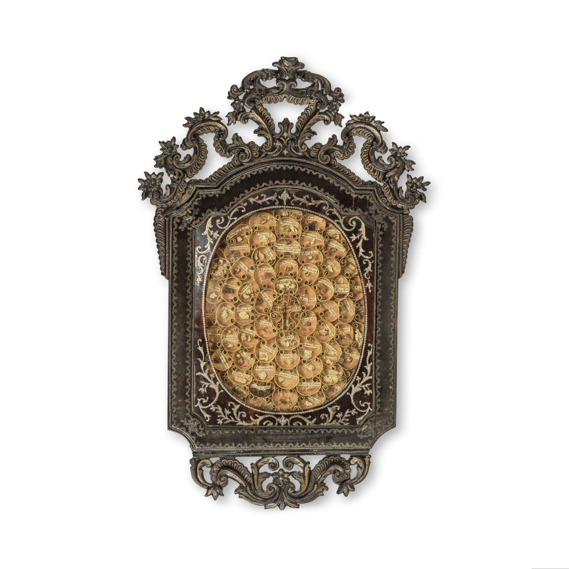 Rare cadre napolitain en &#233;caille de tortue piqu&#233;e d'or, comprenant un reliquaire &#224...