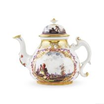 Thei&#232;re couverte en porcelaine de Meissen, circa 1730A Meissen teapot and cover, circa 1730