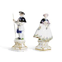 Rare paire de statuettes en porcelaine de Meissen r&#233;presentant des p&#232;lerins, circa 174...