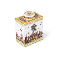 Bo&#238;te couverte &#224; th&#233; rectangulaire en porcelaine de Meissen, circa 1735A Meissen ...