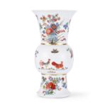 Grand et rare vase en porcelaine de Meissen, circa 1730A rare large Meissen vase, circa 1730