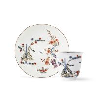 Tasse &#224; chocolat et soucoupe en porcelaine de Meissen du service 'Gelber L&#246;we' pour la...