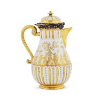 Cafeti&#232;re couverte en porcelaine de Meissen Hausmaler mont&#233;e en argent dor&#233;, circ...