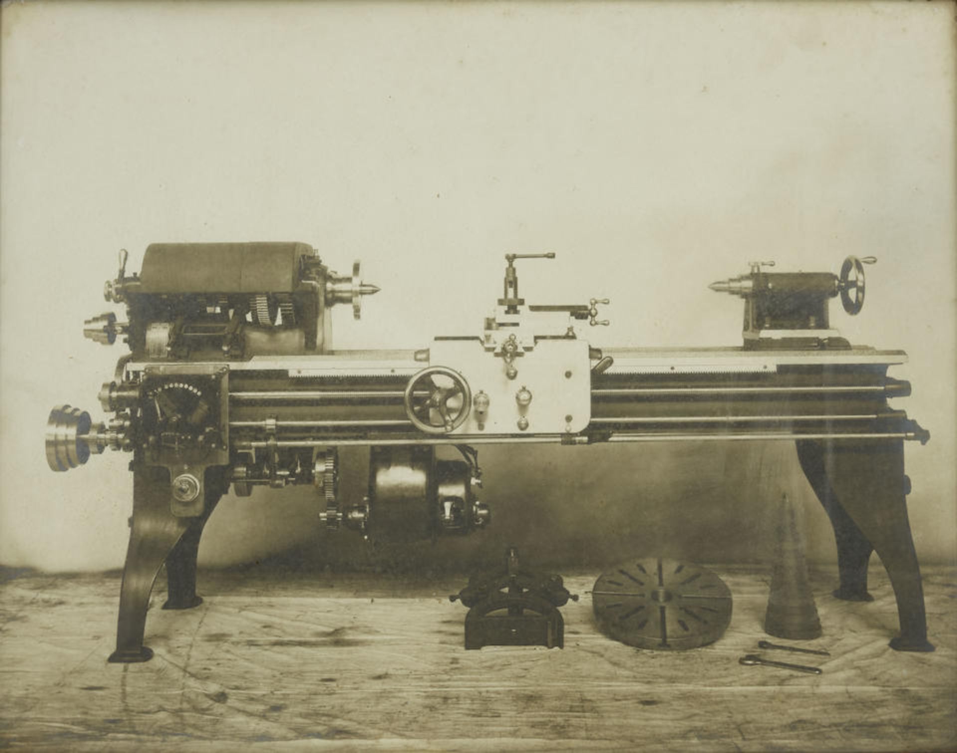 Photo of a Prentice Brothers Lathe in a Branded Frame Worcester, Massachusetts, late 19th to ear... - Bild 3 aus 3