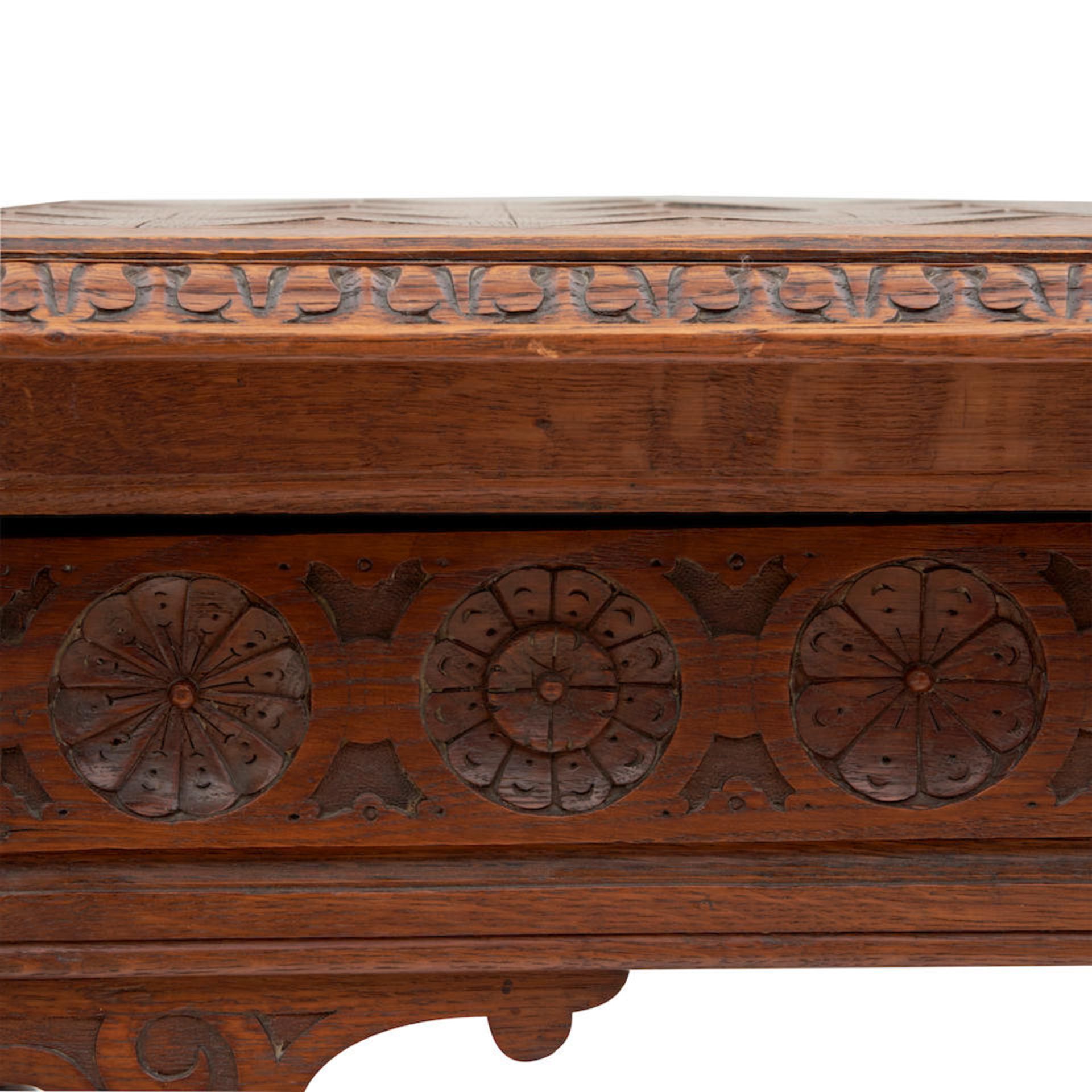 Jacobethan-style Carved and Parquetry Oak Library Table, early 20th century. - Bild 2 aus 2