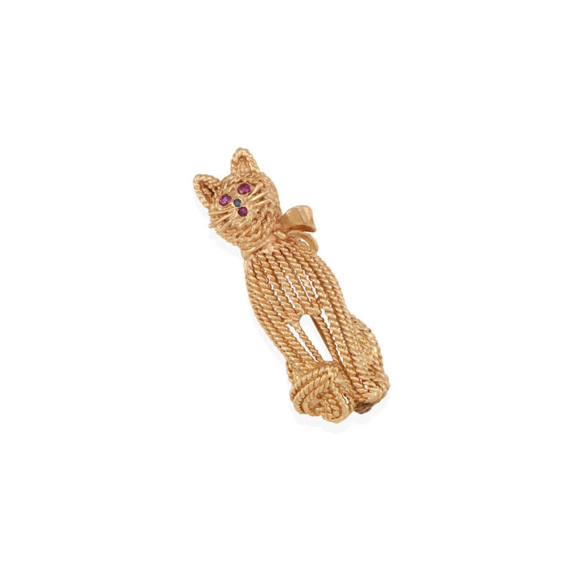 A 14K GOLD AND GEM-SET CAT BROOCH