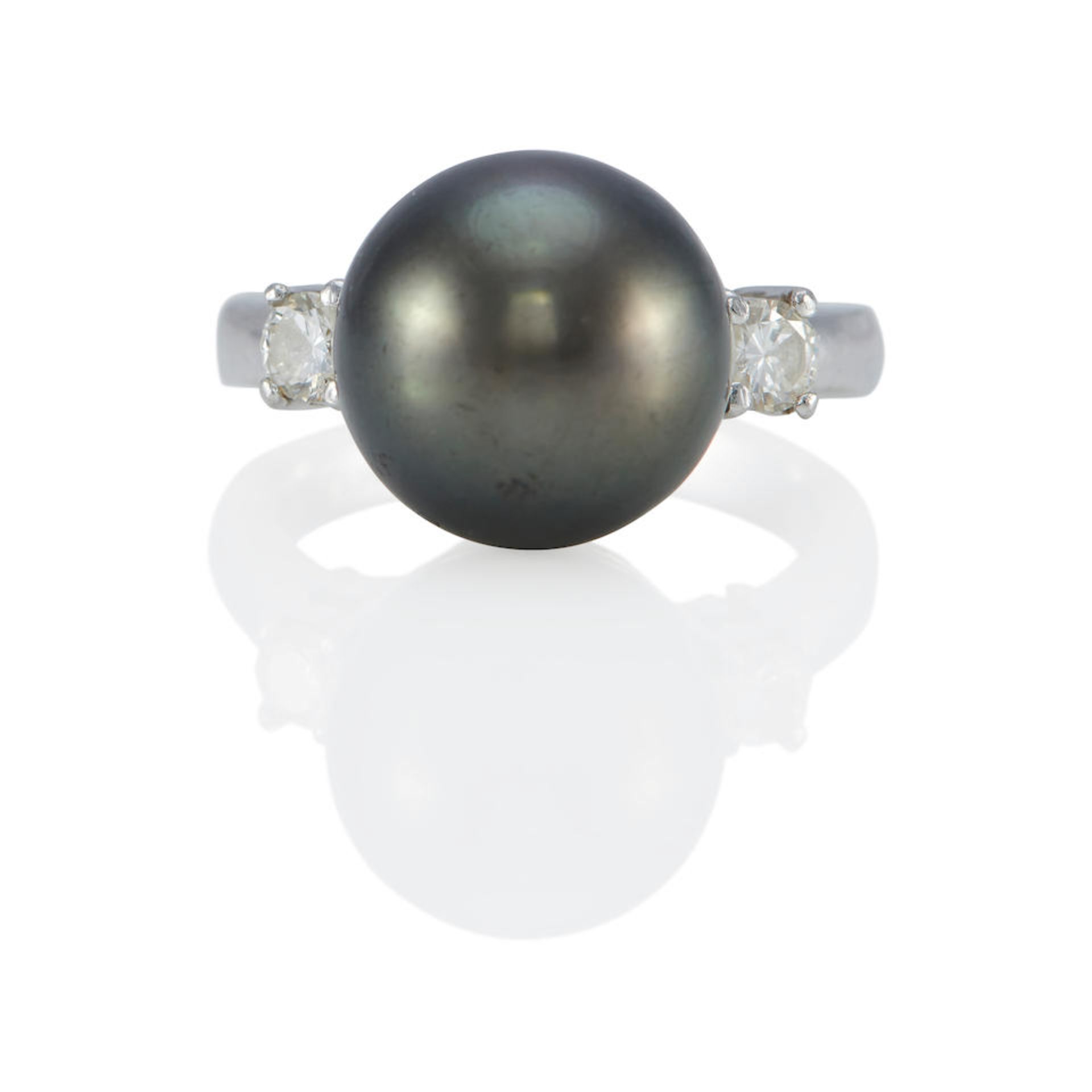 A PLATINUM, COLORED CULTURED PEARL AND DIAMOND RING