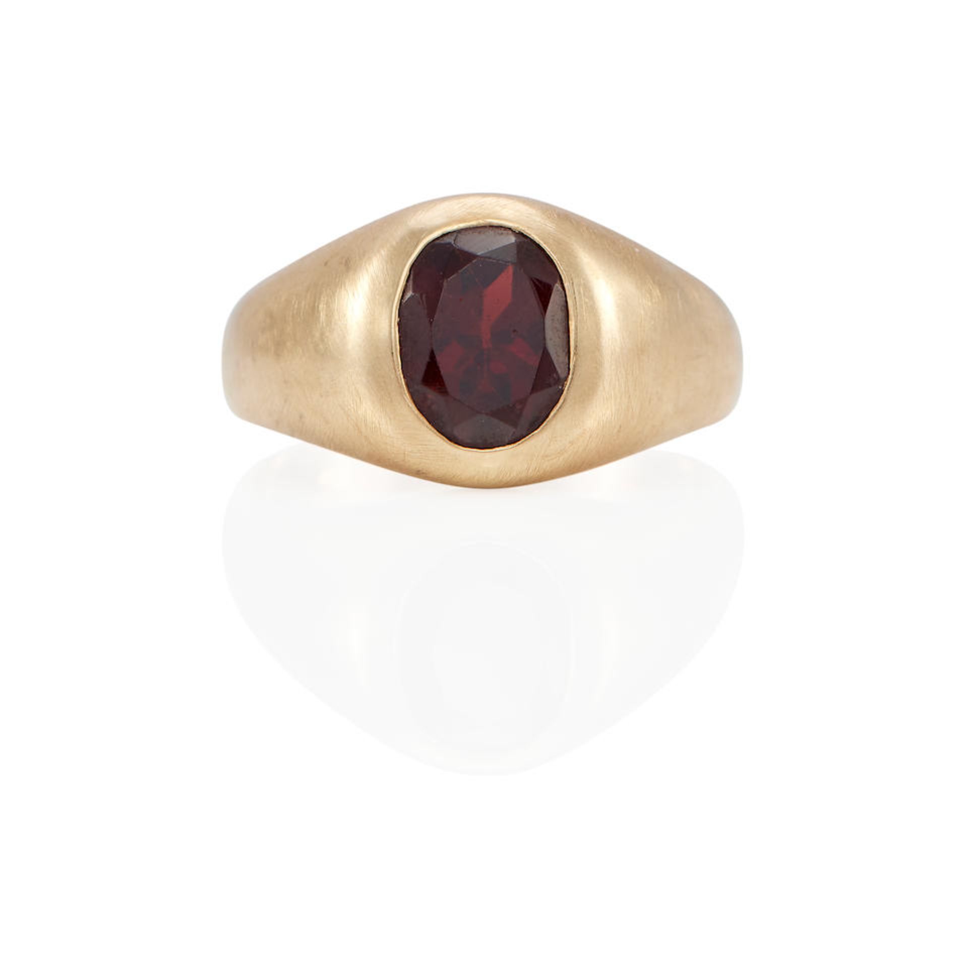 A 10K GOLD AND GARNET RING