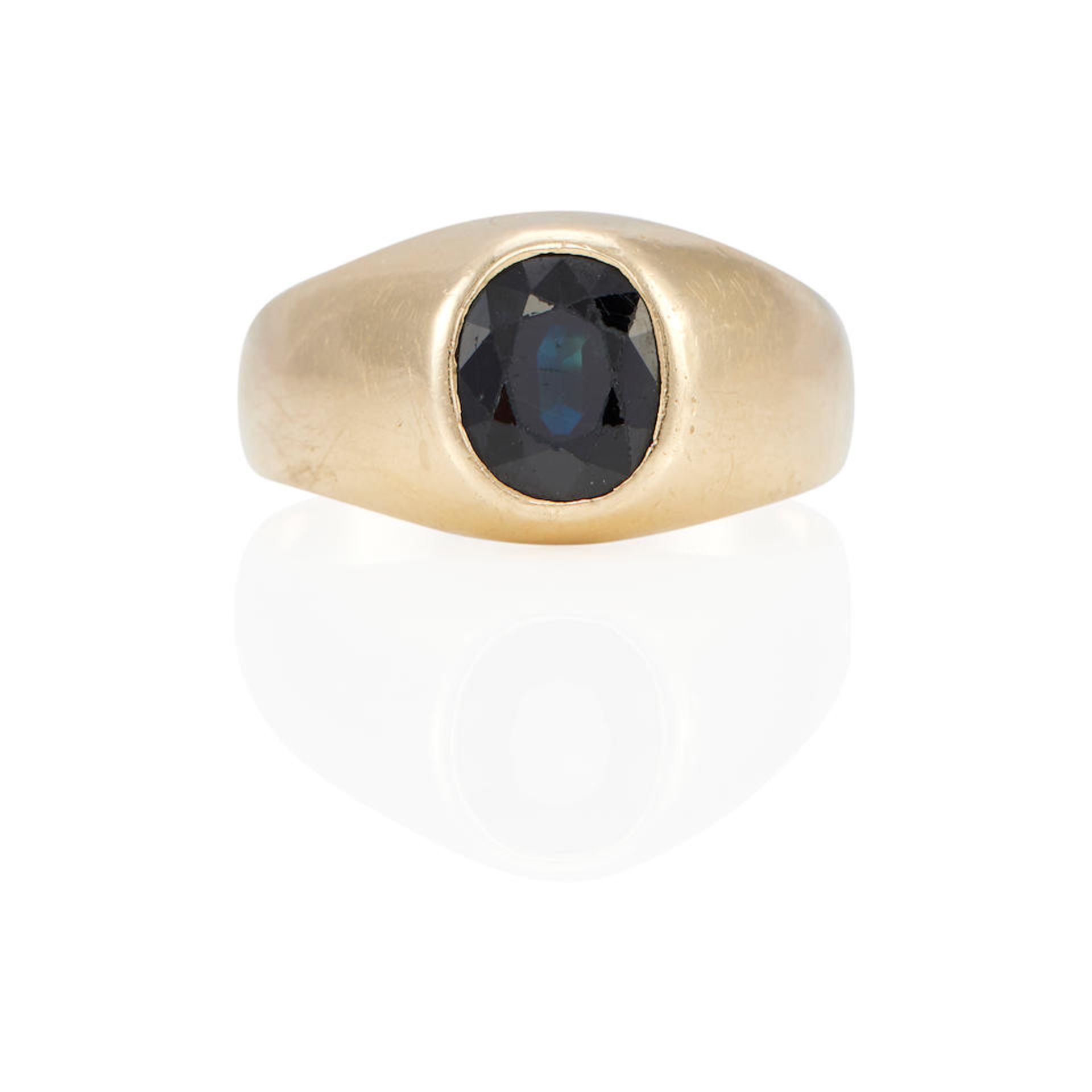 A 14K GOLD AND SAPPHIRE RING