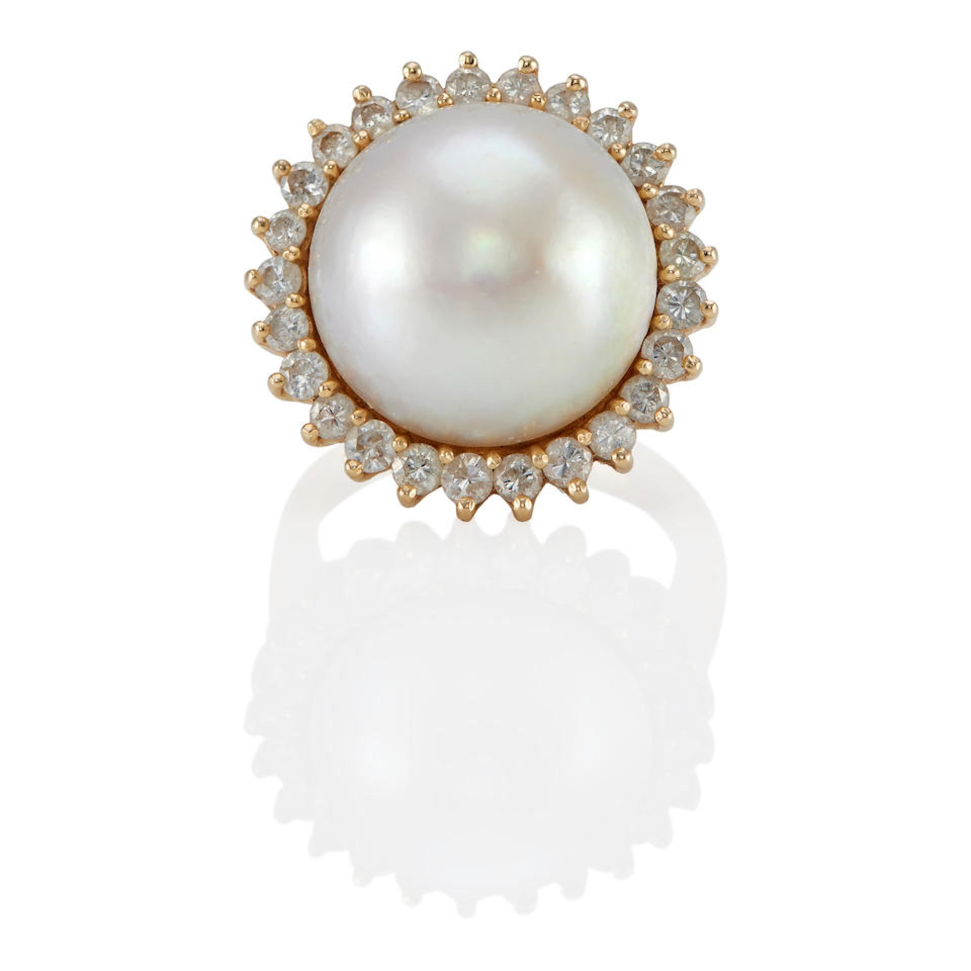 A 14K GOLD, MABÉ PEARL AND DIAMOND RING