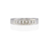 A 14K WHITE GOLD AND DIAMOND RING