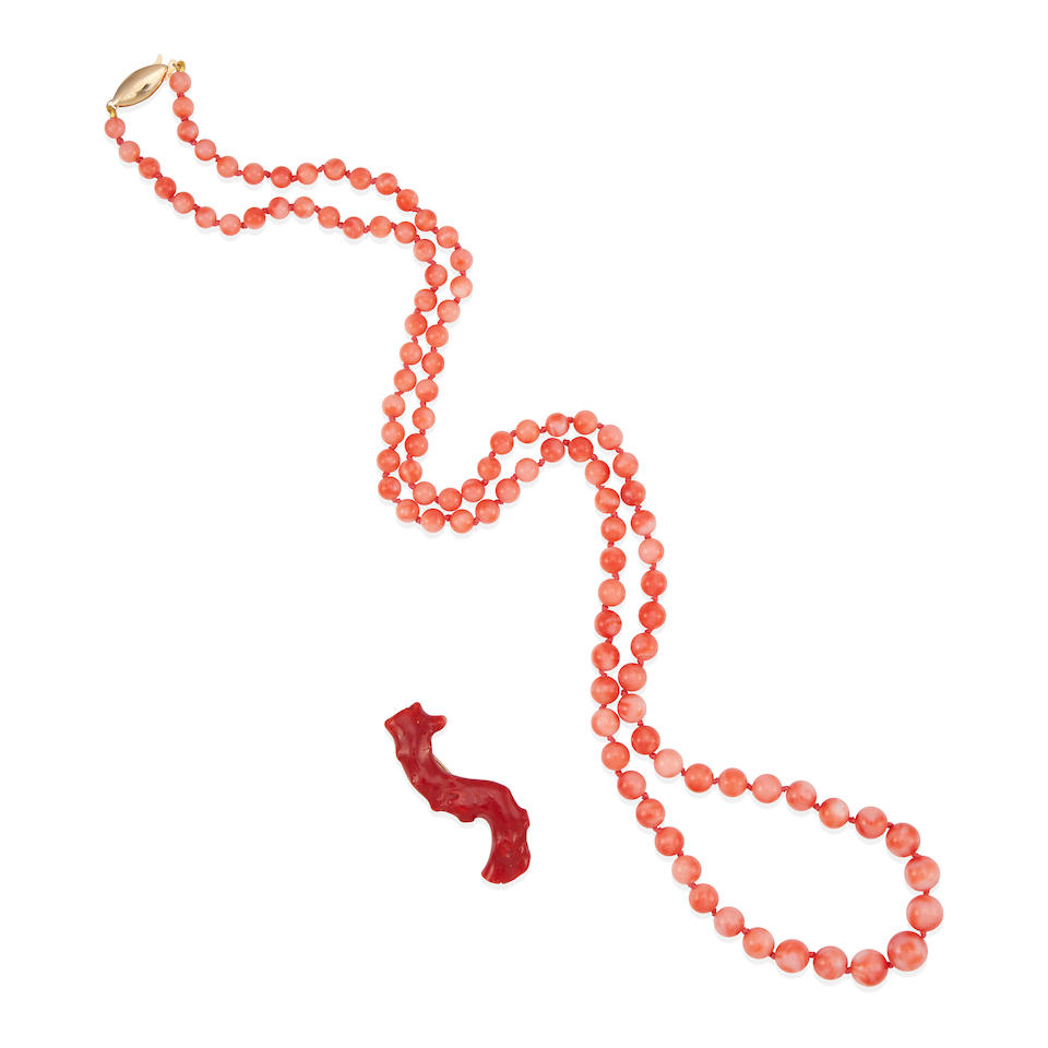 A 14K GOLD CORAL BEAD NECKLACE AND BRANCH BROOCH