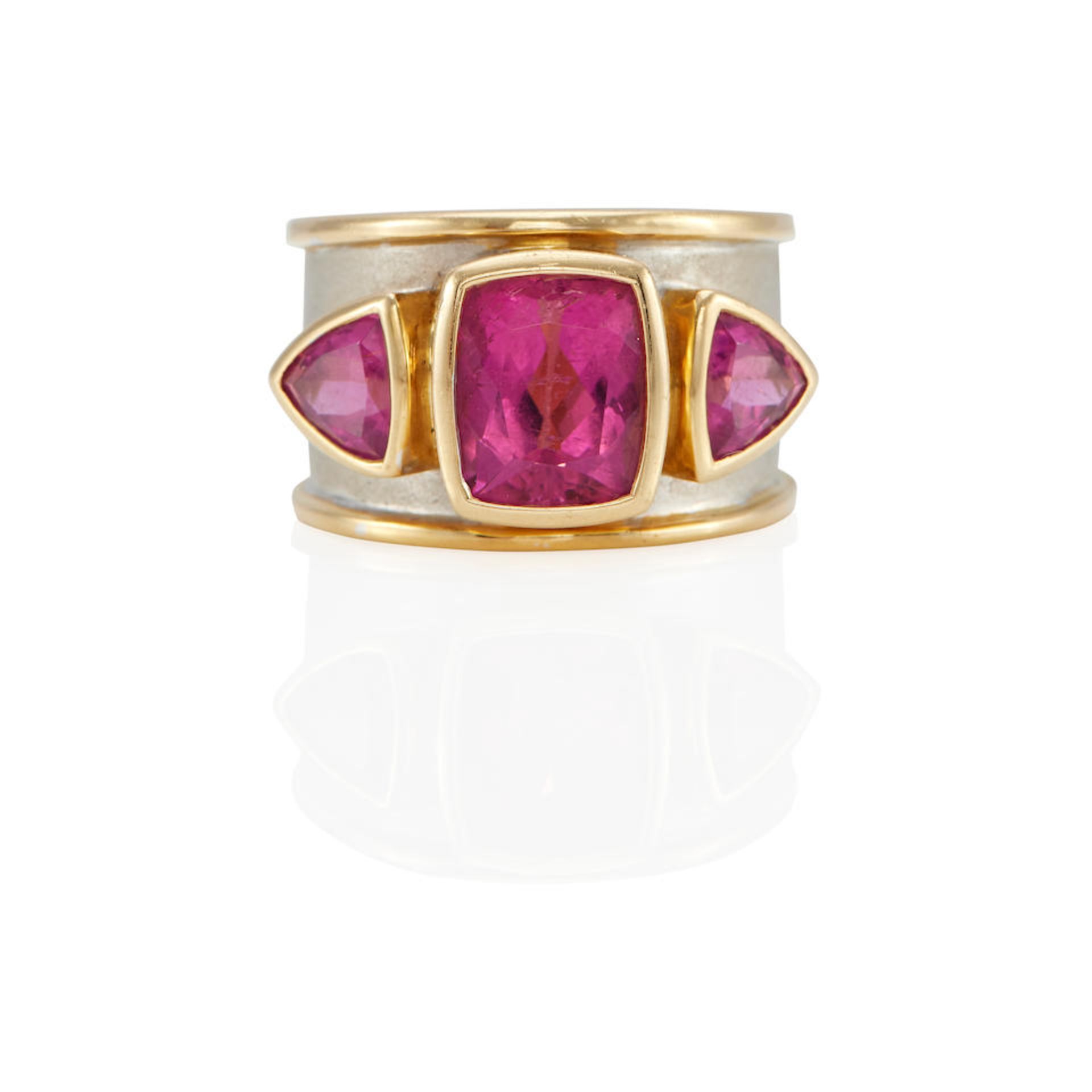 AN 18K BI-COLOR GOLD AND TOURMALINE RING