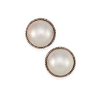 A PAIR OF 14K WHITE GOLD AND MABÉ CULTURED PEARL EARCLIPS