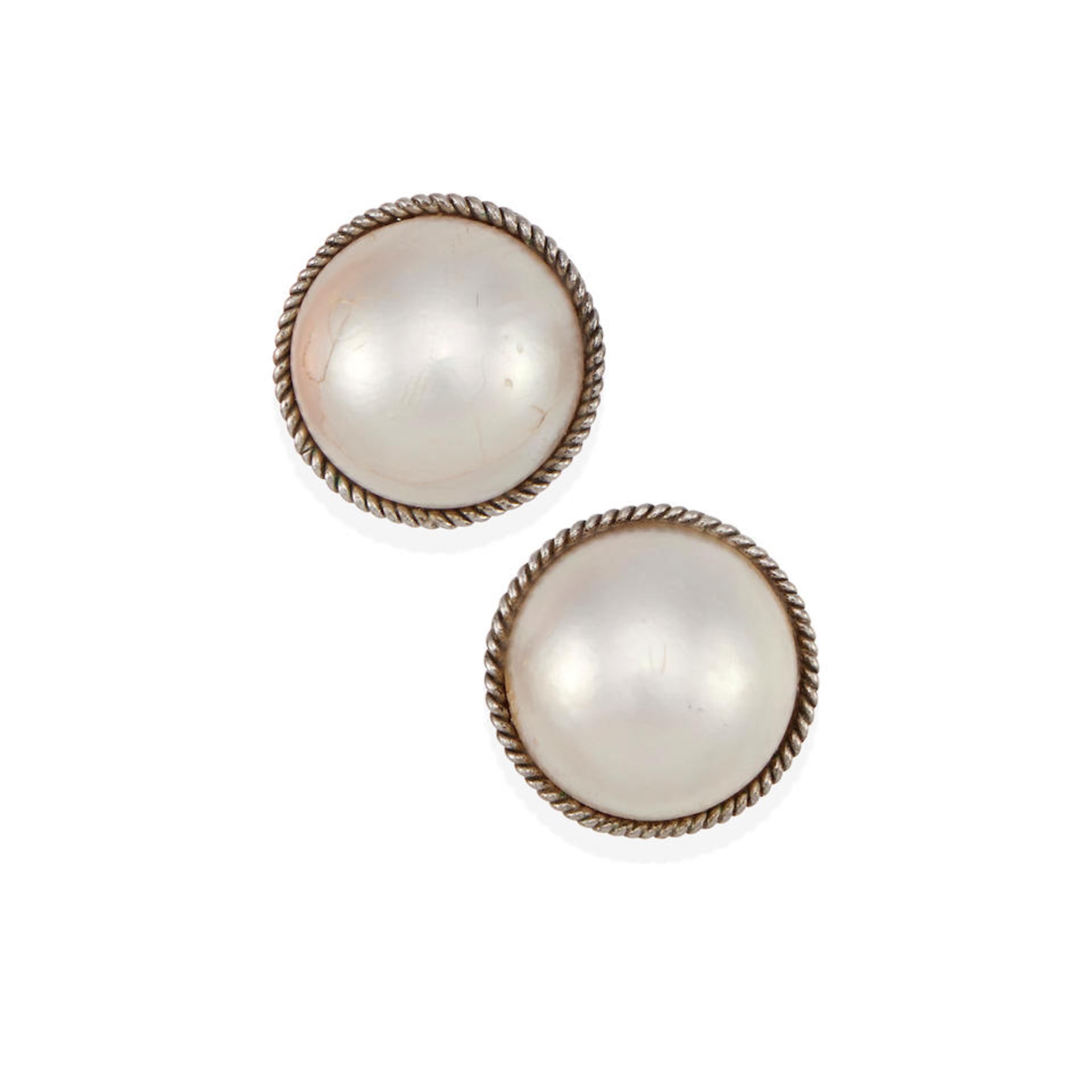 A PAIR OF 14K WHITE GOLD AND MABÉ CULTURED PEARL EARCLIPS