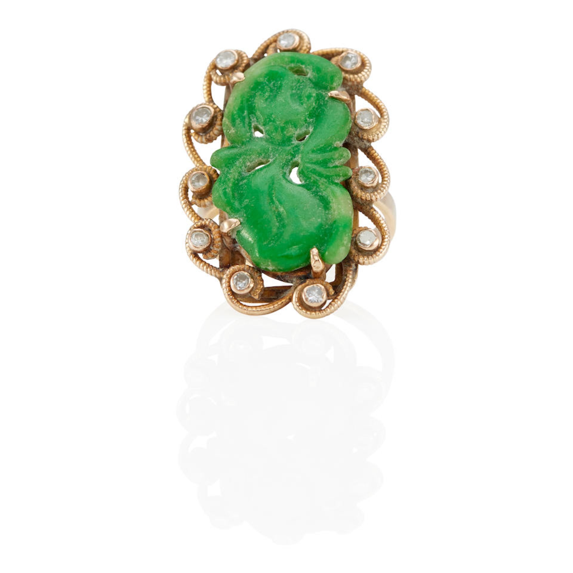 A 14K GOLD, JADE AND DIAMOND RING