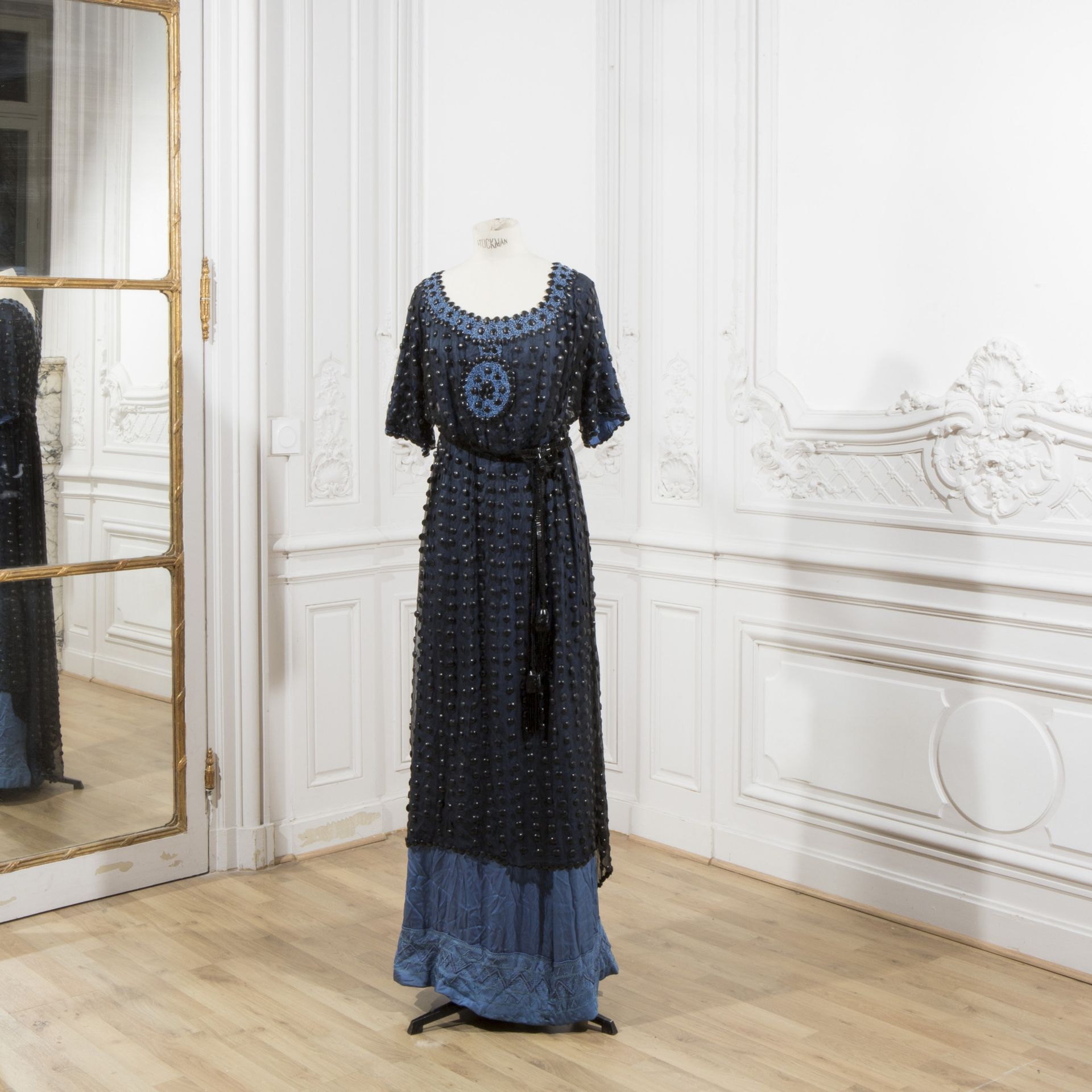 Jeanne LANVIN, collection Haute Couture, Hiver 1910. Robe du soir longue. Cr&#233;ation: Jeanne ...