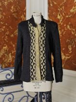 Anonyme, circa 1925/1930. Cardigan en maille fantaisie noire et beige.