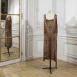 Madeleine VIONNET, collection Haute Couture, circa 1925. Robe du soir courte enti&#232;rement re...